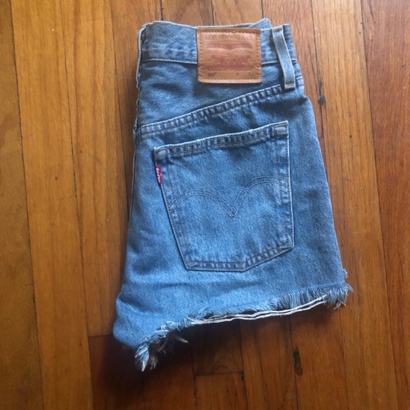 Levi’s 501 Shorts - Picture 3 of 4